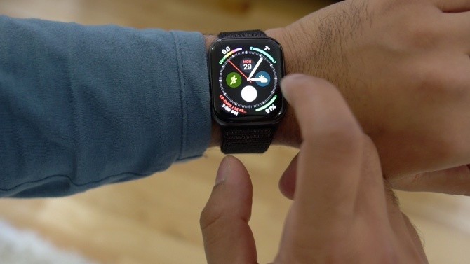 Apple Watch Series 4: Ο αναμφισβήτητος βασιλιάς των Smartwatches Front Usage 670