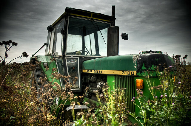 John Deere στη χλόη