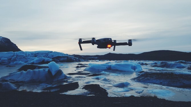 Drone που πετούν σε ένα περιβάλλον της Αρκτικής 