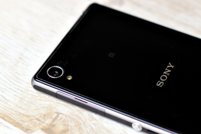 κριτική για το sony xperia z1