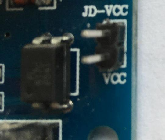 Άλτης πλακέτας ρελέ JD-VCC σε VCC