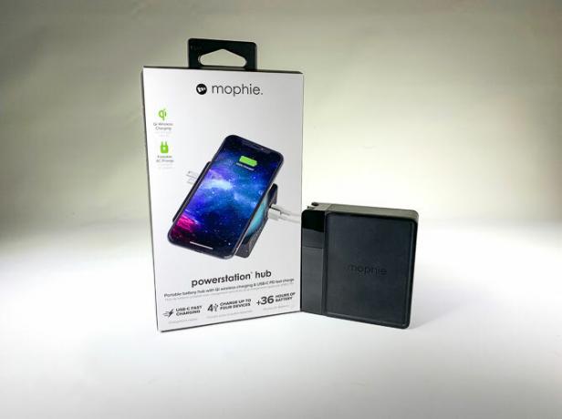 Mophie Powerstation Hub δίπλα στο κουτί του