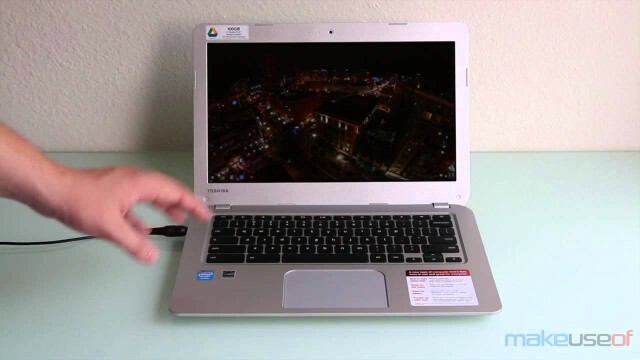 Μικρογραφία βίντεο για το βίντεο στο YouTube Toshiba CB35-A3120 Chromebook Review and Giveaway